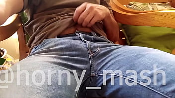 Punheta Na Varanda - cum, jeans, gay-masturbation - Video 276374