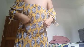 Correte Conmigo!! Morena Mexicana Desvistiendose Y Masturbandose Mientras Habla Toda Exitada