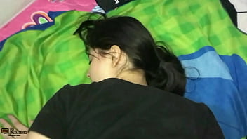 Padrastro Accidentalmente Confunde A Su Hijastra Como Esposa, Dejándola Llena De Su Semen