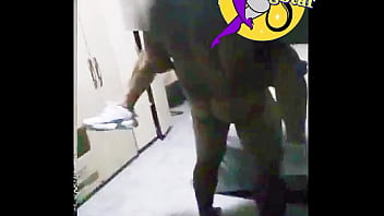 Dotado Comendo A Esposa Na Cama Do Casal