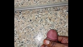 Negro Apalpando O Pau Preto Grande Com Bastante Tesão