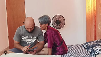 My Stepsister Shows Me Some Images On Her Phone And Starts To Excite Me Until We End Up Fucking - Porn In Spanish.