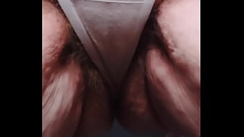 Oma Plast In Slipje - peeing, plas, old-granny - Video 238378