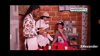 Youtuber Orochinho Mostrando Ovo Para Defante