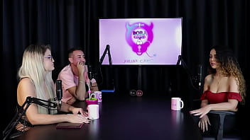 Ficou Mais Safada E Atrevida, A Casa De Swing Respeita Mais, Fez Suruba, Foi Machucada Em Uma Gravação E A Família... - Charllottye (sheer/red)