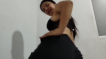 Hermosa Latina Venezolana De Culo Grande Me Hace Un Baile Sexy, ( Terminamos Follando En La Sala De Mi Casa)