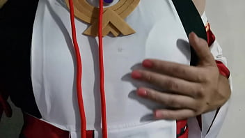 Yae Miko Crossdresser Juega Con Sus Pezones.