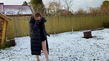 Foot Goddess - Barefoot In The Snow Very Cold