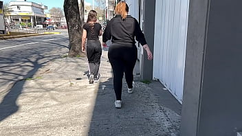 Culona En Mallas Transparentes Marcando Tanga