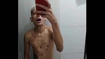 Batendo Punheta No Banheiro Depois Do Jogo De Futebol