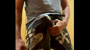 Punheta Na Bermuda De Tactel