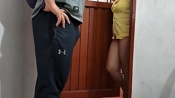 Ama De Casa Caliente Se Folla A Un Delibery Desconocido Y Recibe Una Dura Follada Con Eyaculacion Precoz