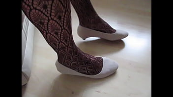 Beige Suede Kitten Heels And Patterned Pantyhose - Shoeplay By Isabelle-sandrine