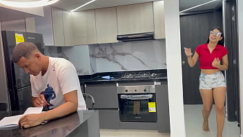 Me Follo Al Virgen De Mi Hermanastro Y Me Termina Dando Una Rica Follada Con Su Enorme Polla Hasta Llenarme Mi Culo De Leche