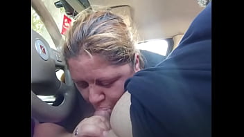 Carla Beltran Mamando En El Carro