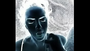 Aideé Reséndiz Tragándose La Leche