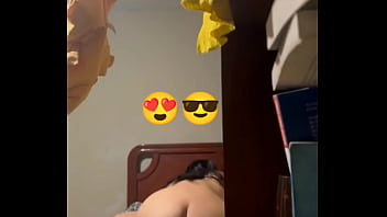 Con Mi Amiga La Zorra, Le Encanta Mamarlo