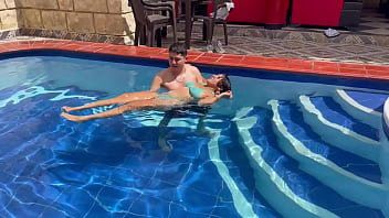 Ayudo A Mi Hermanastra Con Sus Clases De Natación Y Termino Follandola Muy Rico. H.l.
