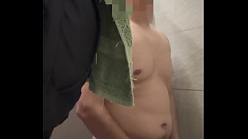 Me La Jalo En El Baño Del Gym