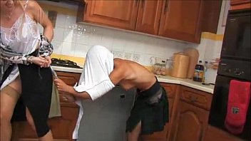 La Place Des Femmes C_est à La Cuisine!