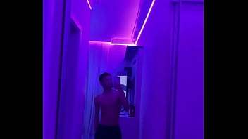 Foi Quase 4 Horas Colocando Fita Led No Quarto Todo Porém Eu Acho Que Dessa Vez Não Vai Cair ??