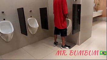 Fazendo Banheir_o No Shopping Da Elite. Muitos V_deos Completos De Banheir_o No Red E Subscri__o