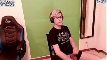 Cute Twink Boy Cums On Camera