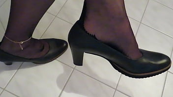 Black Leather _gabor_ Pumps, Nylons And Anklet, Shoeplay By Isabelle-sandrine