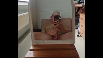 Дрочка в армии.