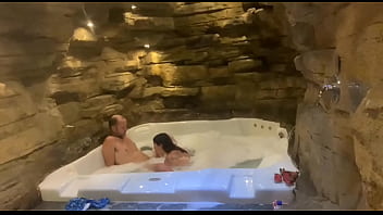 O Coroa Fudeo Com Forca E Ainda Deu Uns Tapa Na Cara Da Novinha