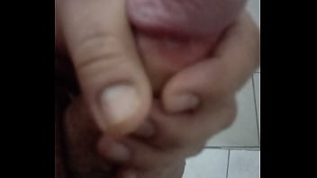 Punheta No Banheiro Até Gozar Gostoso