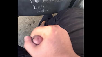 Punheta No Busao - voyeur, exhib, gay, gozada, punheta, masturba, punheteiro, onibus, busao, exibido, transporte-public - Video 246005