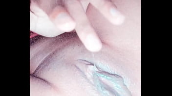 Gostosa Da Buceta Lisinha Gozando