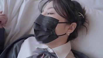 美女为了能考上好大学，直接献身自己的班主任老师，太刺激了