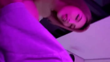 淫荡的绝色美女被猛男给操的哇哇大叫，我也想操这样的美女