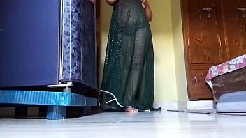 Indian Hot Bhabhi Ne Chut Me Fingering Karke Pani Nikala