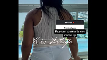 Married Girl Dances Tweerk