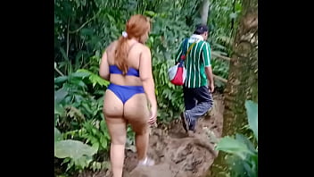 Deixei O Amigo Dele Chupa Meus Peitos No Meio Do Mato