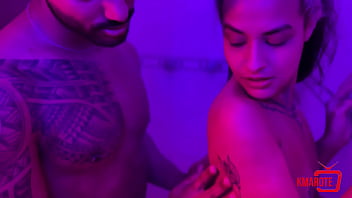 Negão Safado Entrou No Meu Banho E Me Comeu Com Sua Mão Grande