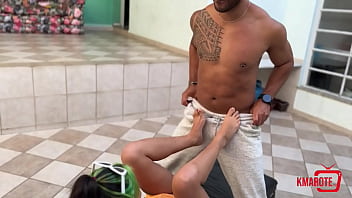 Morena Usa Os Pés Para Dar Uma Punheta E Fica Toda Gozada