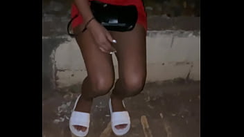 Estava Na Rua Encontrei Uma Mulher Brigando Com Namorado E Ela Tirou Sua Calcinha Para Mostrar Sua Bocetinha Fiquei Louco Arrumando