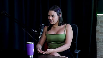 Começou Como Acompanhante, Seu Primeiro Vídeo Foi Com Dois Homens, Não Manteve Segredo Da Família E Tem Vontade De Fazer Gang Bang - Maria Bittencourt (sheer/red)