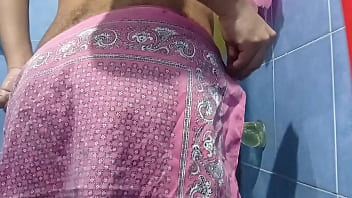 Jugando En El Baño Con Un Dildo