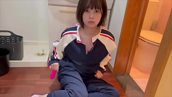 【着衣オナニー】中◯生の時につけていたジャージを履いたままデンマであの時オナニーしてたようにオナニーしてみました_