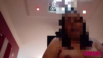 Lorraine Sentada Sobre La Polla Y Masturbándose