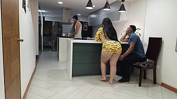 Me Follo A La Esposa De Mi Mejor Amigo Mientras El Me Cocina