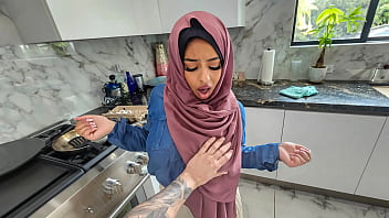 Hot Hijab Wife Wants To Save Her Marriage By Learning How To Give Blowjobs And Talk Dirty - Hijablust