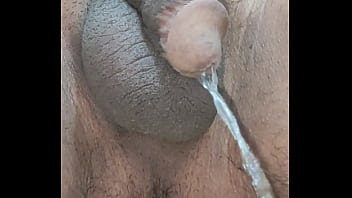 একা একা নূনু বের করে পস্রাব করলাম