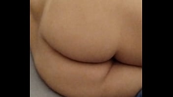 Esposa Show Deitada Tendo Sua Bunda Filmada Pelo Marido