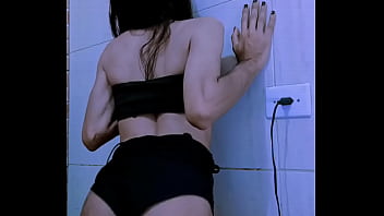 Novinho Pelado De Biquíni Mostrando A Bunda Gay Afeminado